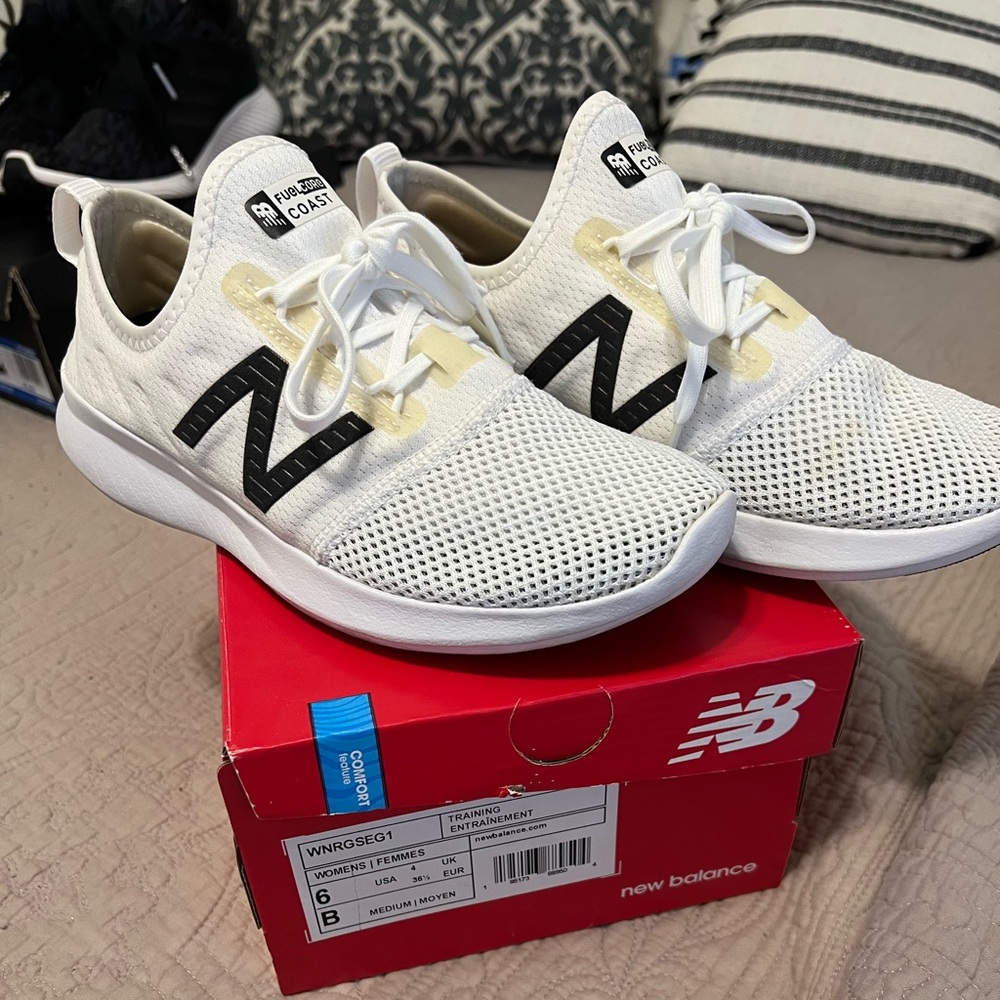 New Balance Womens size 6